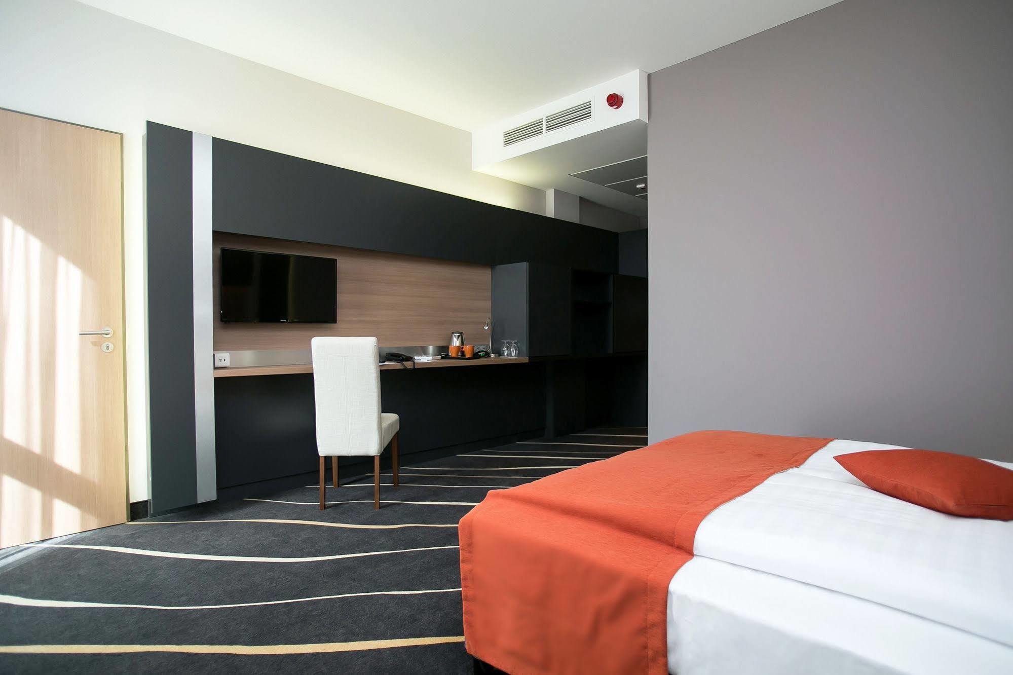 Best Western Plus Lakeside Hotel Székesfehérvár Eksteriør bilde